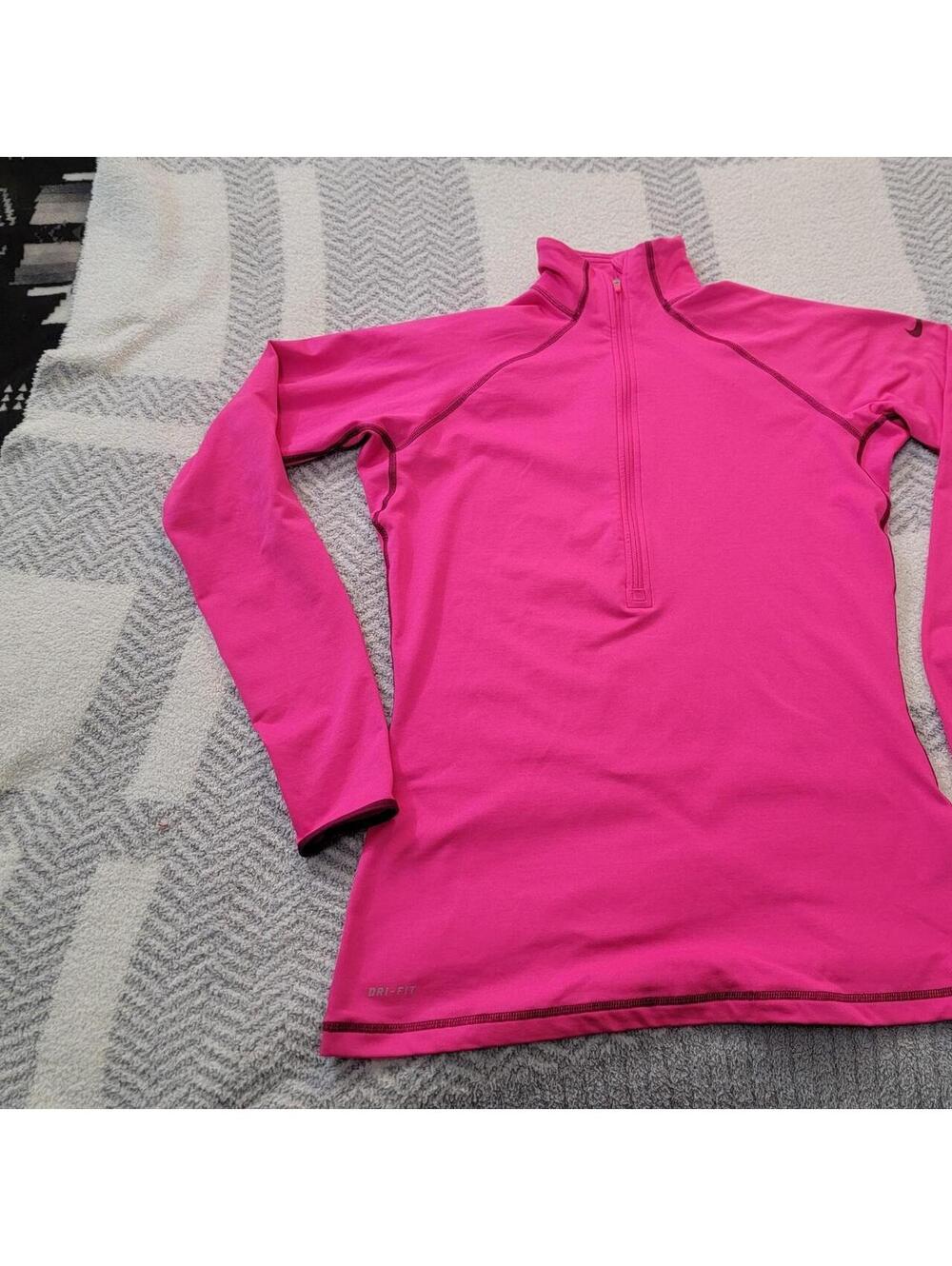 Nike Pro pink long sleeve top in a L #activewear #athletic hot pink